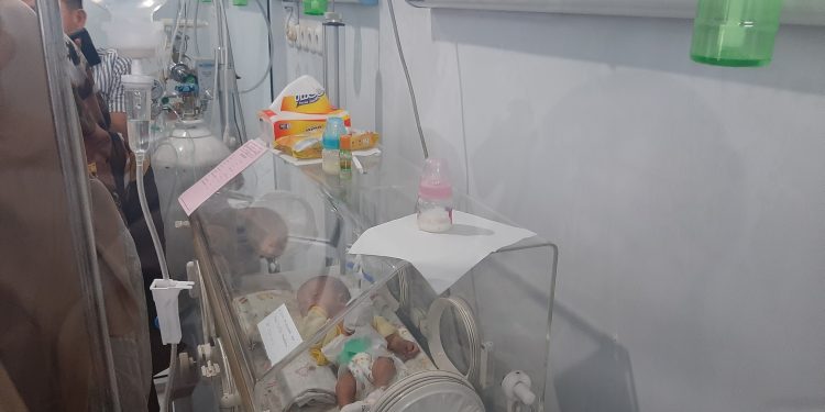 Bupati Dayat Besuk Dan Bantu Bayi Yang Lahir Dengan Kondisi Usus Di Luar Perut