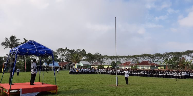 Upacara Hari Guru Nasional, Bupati : Mari Tingkatkan Peran Strategis Guru Dalam Mewujudkan SDM Indonesia