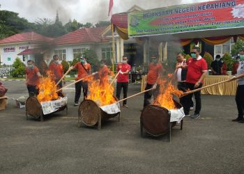 Kejari Kepahiang Musnahkan BB Tindak Pidana Umum Yang Sudah Ingkrah