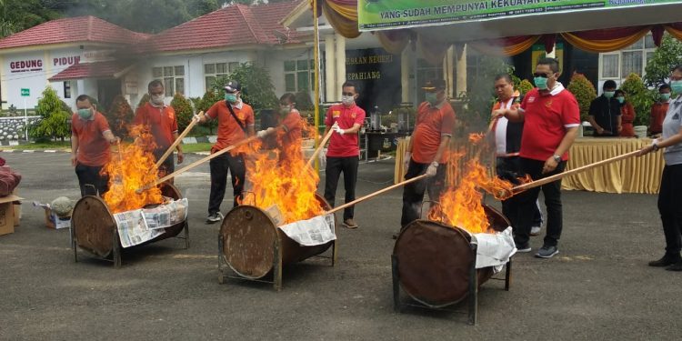 Kejari Kepahiang Musnahkan BB Tindak Pidana Umum Yang Sudah Ingkrah