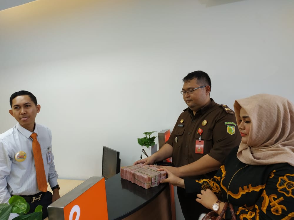 Kejaksaan Negeri Kepahiang Kembali Menerima Sisa Pembayaran Kerugian Negara Dari Perkara Tindak Pidana Korupsi Lahan TIC