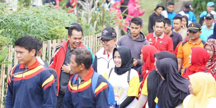 Peringati Hari Guru 2019, PGRI Kepahiang Gelar Kegiatan Hiking Wisata