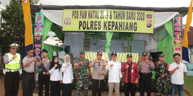 Bupati Bersama Kapolres Sambangi Pos Pengamanan dan Pelayanan Tahun Baru Dan Natal