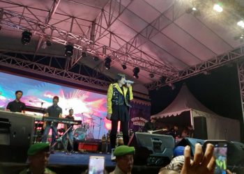 Via Vallen Jatuh Pingsan Saat Tampil Pesta Rakyat HUT Ke-16 Kepahiang