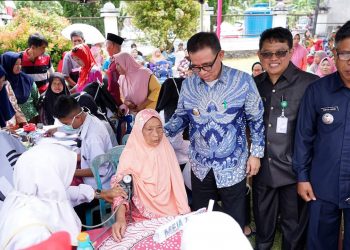 Bupati Buka Pelayanan Kegiatan Komprehensif Untuk Masyarakat Ujan Mas