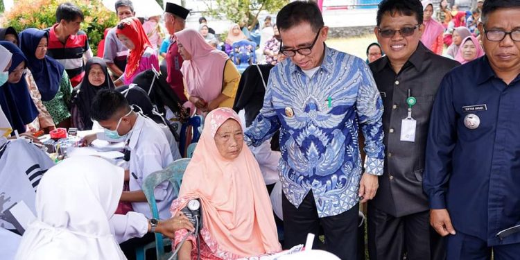 Bupati Buka Pelayanan Kegiatan Komprehensif Untuk Masyarakat Ujan Mas