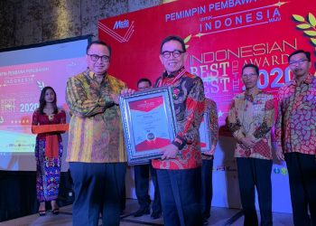 Bupati Kepahiang terima penghargaan Best Regent Performance Of The Year 2020