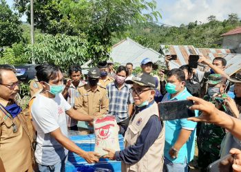 Sigap! Bupati Dayat Tinjau dan Berikan Bantuan Kepada Masyarakat Terdampak Banjir