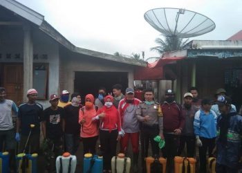 Pemerintah Desa Karang Anyar Kepahiang Lakukan Penyemprotan Disinfektan