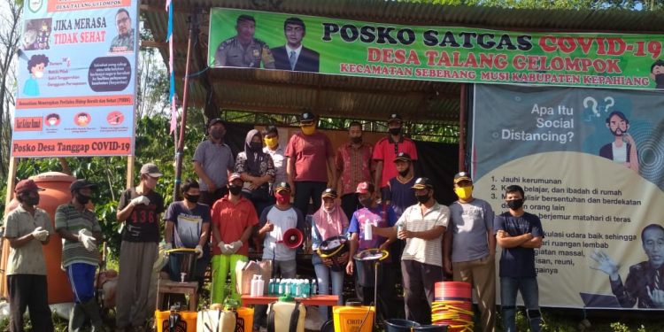 Pemdes Talang Gelompok,Bagikan Masker, Hand Sanitizer Dan Lakukan Penyemprotan Disinfektan