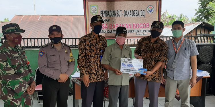 Pemdes Babakan Bogor Salurkan BLT-DD Tahap 1