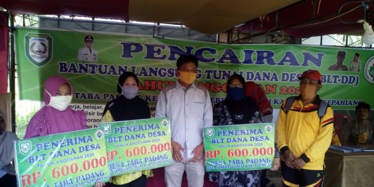 BLT-DD Desa Taba Padang Telah Disalurkan Kepada Masyarakat