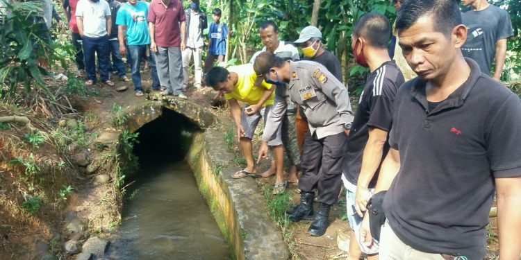 Mayat Perempuan Ditemukan Dengan Kondisi Leher Nyaris Putus