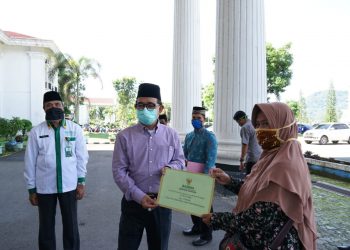 Baznas Bersama Bupati Salurkan Bantuan Kepada Mustahik