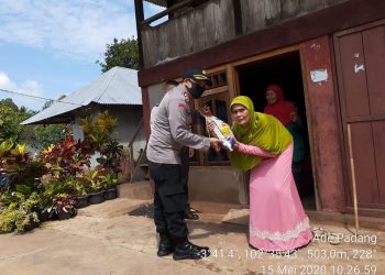 Gerakan Sosial Polri Peduli Covid-19, Polres Kepahiang Berikan Bantuan Sembako Kepada Masyarakat Kurang Mampu