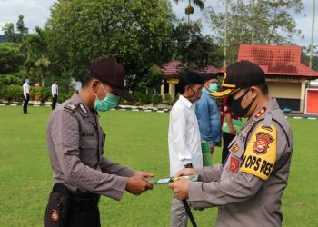 Berhasil Ungkap Kasus Pembunuhan Sadis IRT, Kapolres Kepahiang Berikan Piagam Penghargaan Kepada Anggota dan Masyarakat