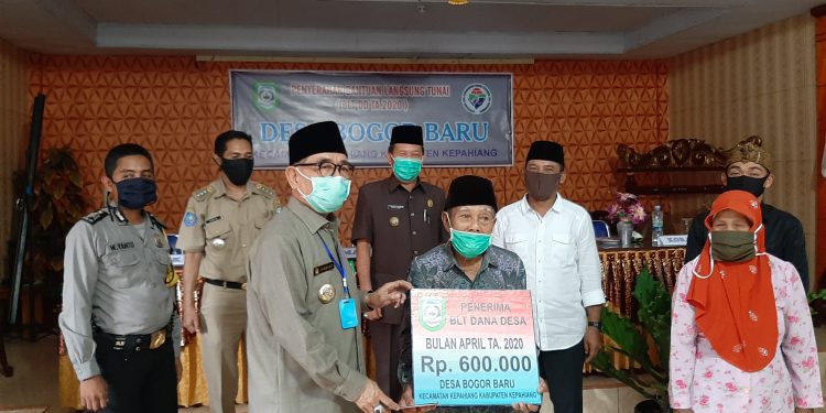 Pemerintah Desa Bogor Baru Salurkan BLT-DD Tahap 1 dan 2 Ke 135 KK Penerima