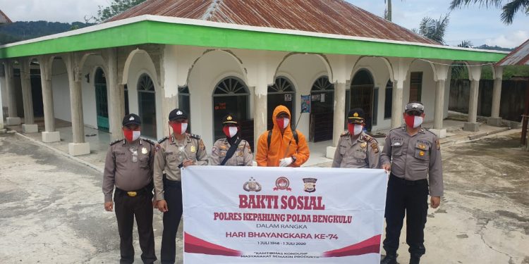Memperingati Hari Bhayangkara Ke-74 Polres Kepahiang Polda Bengkulu Laksanakan Bakti Sosial