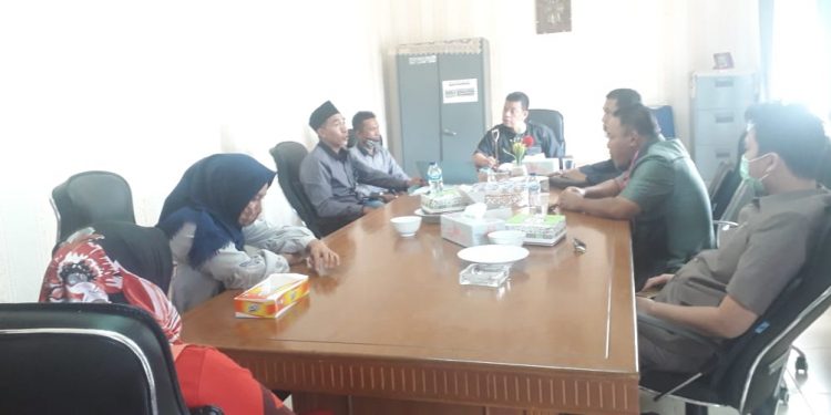 Dipecat Secara Sepihak, 3 Perangkat Desa Cinta Mandi Hearing Ke DPRD Kepahiang