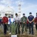 Jadikan Taman Religi, Forkopimda Kabupaten Kepahiang Tanam Pohon Kurma Di Halaman Masjid Agung Baitul Hikmah