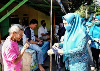 Ketua TP PKK Provinsi Bengkulu Bagikan Masker 20 Ribu Lebih Untuk Masyarakat
