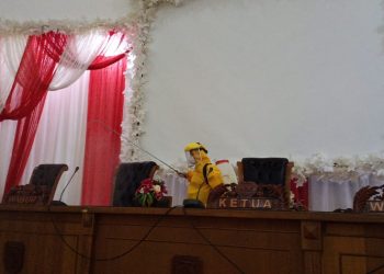 Jelang Paripurna HUT RI Ke-75, Gedung DPRD Kepahiang Disemprot Disinfektan
