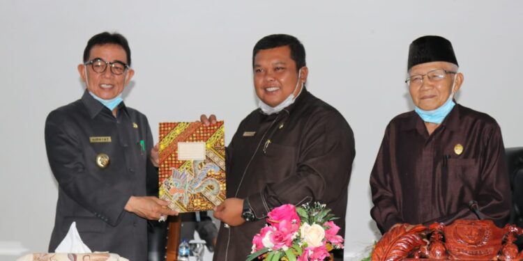 Sampaikan Jawaban Pandangan Fraksi DPRD Kepahiang, Bupati Berharap Pembangunan Berkelanjutan Berjalan Dengan Baik.