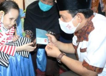 Berikan e-KTP Warga Disabilitas, Wawali : Mereka Punya Hak yang Sama Untuk Bahagia