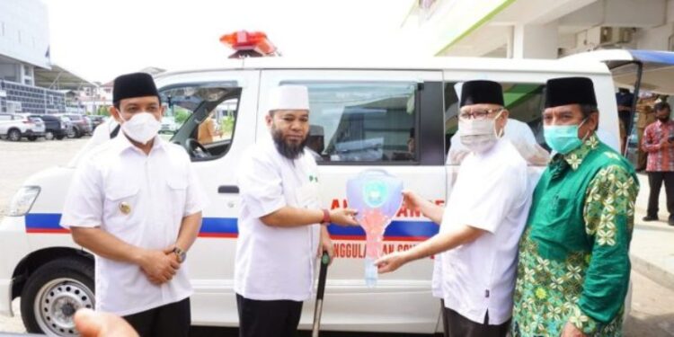 UMB Dapat Bantuan Ambulans, Minibus dan Pengaspalan Lahan Parkir