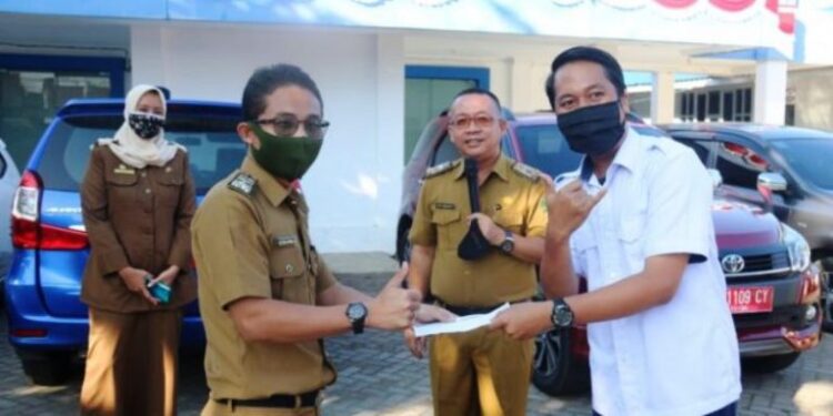 Wujud Apresiasi Kinerja ASN dan PTT, Plt Kadis Kominfosan Kota Bengkulu Beri Reward