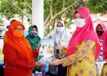 Bagikan 1000 Masker, Ketua TP PKK Ingatkan Pentingnya Kegunaan Masker Pada Masa Covid – 19