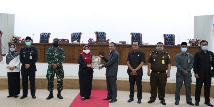 DPRD Kepahiang Gelar Rapat Paripurna Penyampaian Jawaban Bupati atas Pandangan Umum Fraksi Terhadap Raperda APBD TA 202