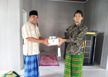 Jelang HPN 2021, PWI Kepahiang Bagi Masker ke Masjid