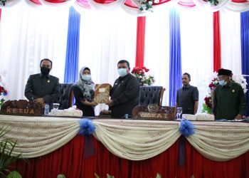 Penjelasan Pengusul Raperda inisiatif DPRD tentang Pengelolaan Pasar Rakyat