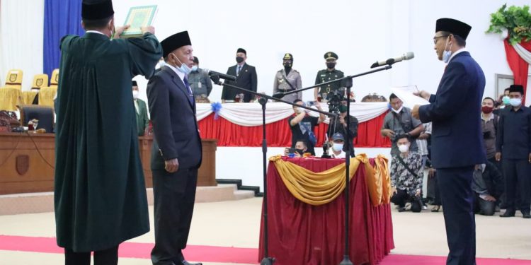 Ketua DPRD Kepahiang Lantik Anudin, S.Sos Sebagai Anggota DPRD Kepahiang