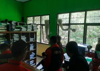 Breaking News : Penyidik Kejari Kepahiang Geledah Kantor Camat Kepahiang