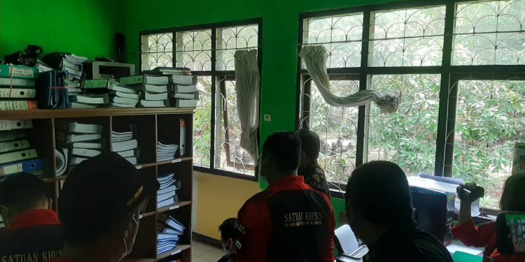 Breaking News : Penyidik Kejari Kepahiang Geledah Kantor Camat Kepahiang