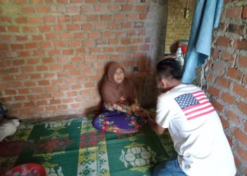 PWI Kepahiang Sambangi dan Beri Bantuan Penderita Tulang Keropos