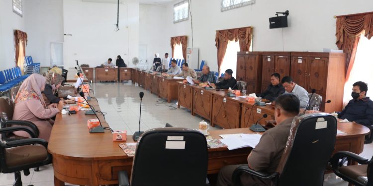 Rapat Gabungan Komisi, Pansus dan Bapemperda Sampaikan Laporan