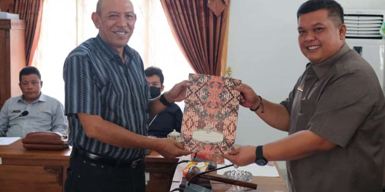 Rapat Gabungan Komisi, Pansus dan Bapemperda Sampaikan Laporan