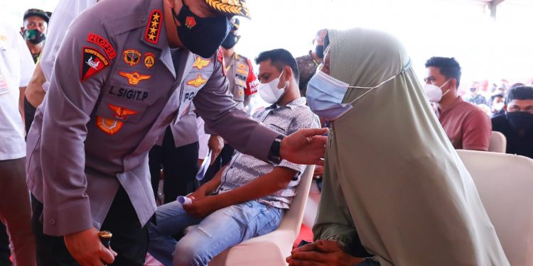 Tinjau Vaksinasi Se-Indonesia, Kapolri Dorong Percepatan Target Dosis Dua dan Booster