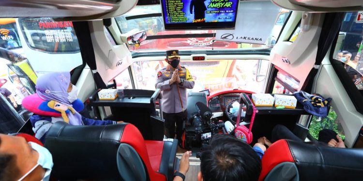 Lepas Mudik Gratis Polri, Kapolri: Bantu Masyarakat dan Kurangi Beban Jalan