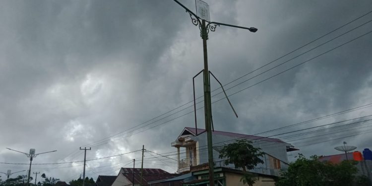 Membahayakan, Kondisi Tiang Lampu Jalan Yang Keropos