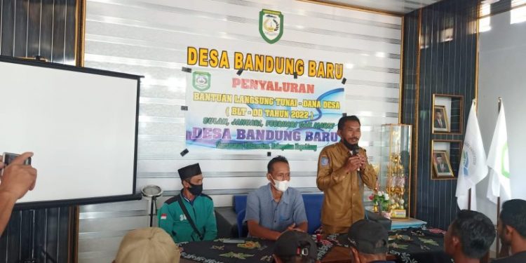 Pemdes Bandung Baru Salurkan Bantuan BLT-DD Tahap Pertama Tahun Anggaran 2022