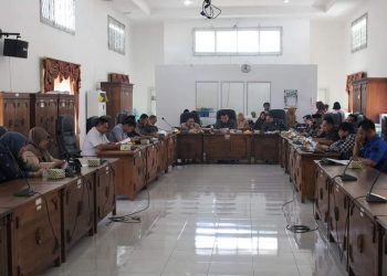 Penyerahan Raperda Perubahan APBD Tahun 2022 Ke Fraksi-Fraksi DPRD Kepahiang