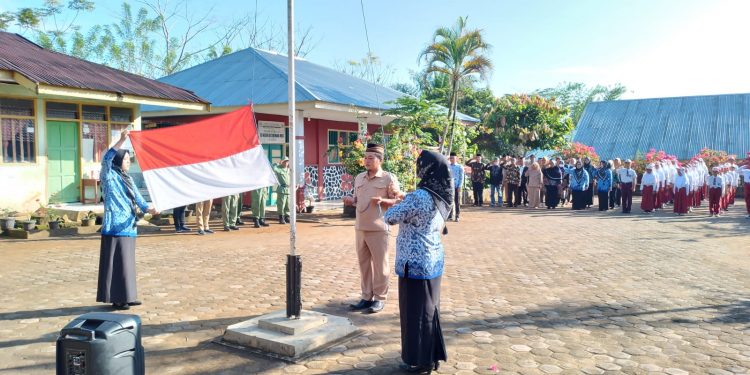 Pemdes Cirebon Baru Gelar Upacara Bendera HUT KEMRI Ke-77