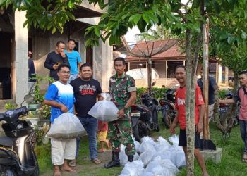 Program Ketahanan Pangan, Pemdes Temdak Salurkan Bibit Ikan Lele Kepada Masyarakat