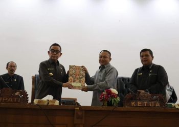 Bupati Kepahiang Sampaikan KU APBD dan PPAS TA 2023