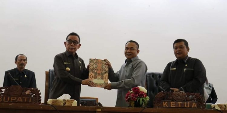 Bupati Kepahiang Sampaikan KU APBD dan PPAS TA 2023