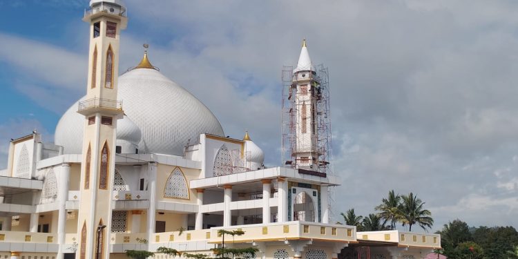 Jelang Bulan Suci Ramadhan 1444 H Masjid Agung Dipercantik